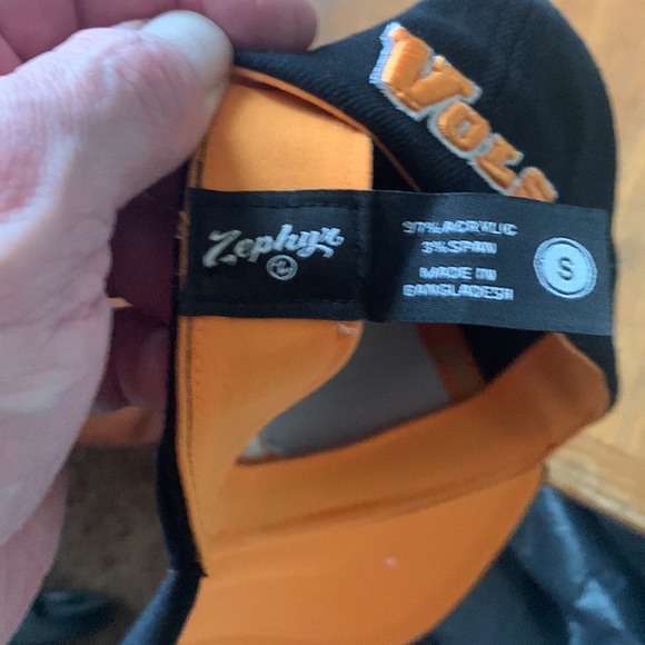 Hat - Picture 4 of 4